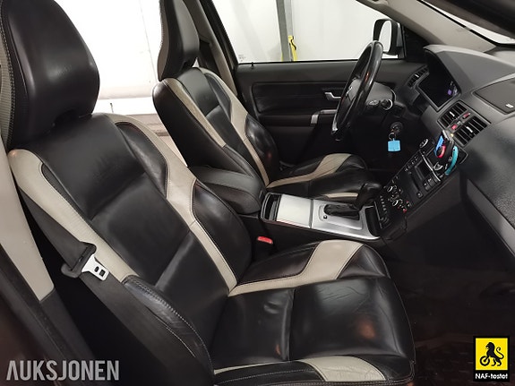Volvo XC90 24 of 30