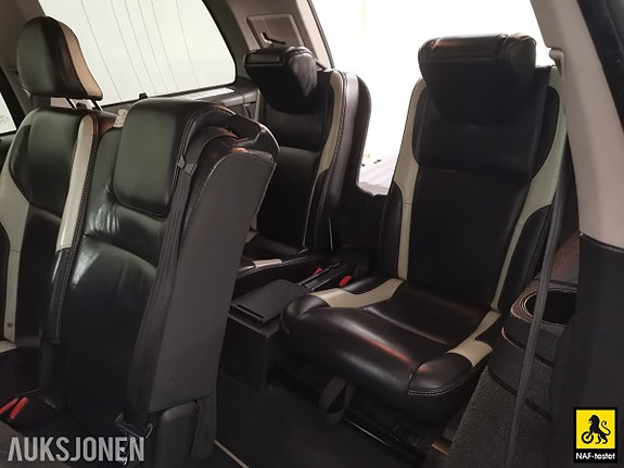 Volvo XC90 11 of 30