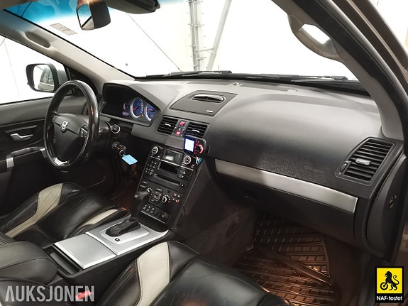 Volvo XC90 25 of 30