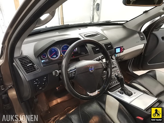 Volvo XC90 26 of 30