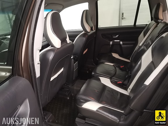 Volvo XC90 13 of 30