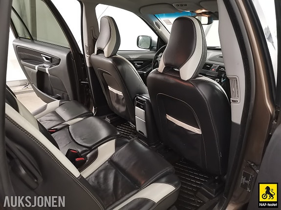 Volvo XC90 14 of 30