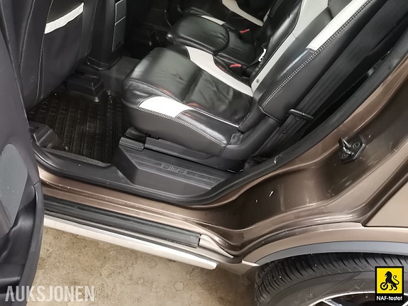 Volvo XC90 10 of 30