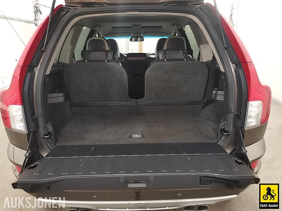 Volvo XC90 8 of 30