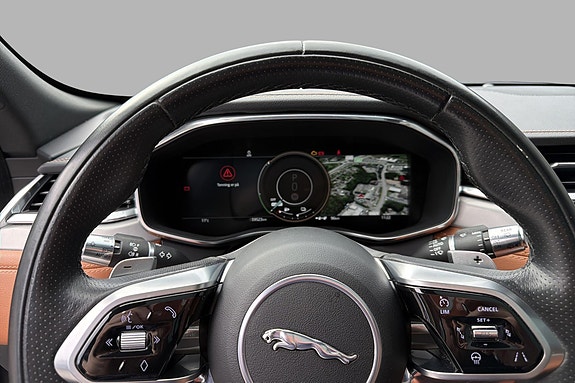 Jaguar F-PACE 9 of 18