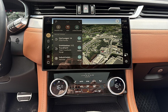 Jaguar F-PACE 7 of 18