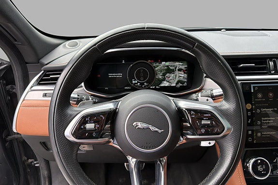 Jaguar F-PACE 8 of 18