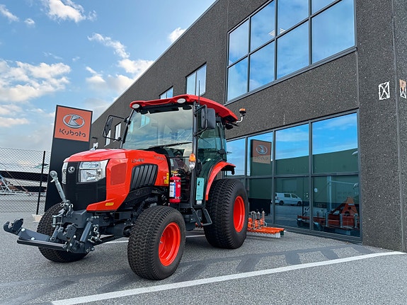 Kubota L2-452 2 of 23