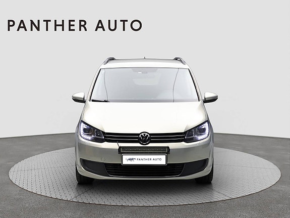 Volkswagen Touran 3 of 5