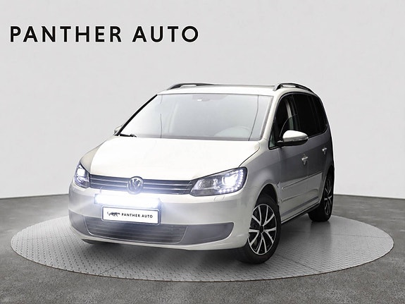 Volkswagen Touran 2 of 5