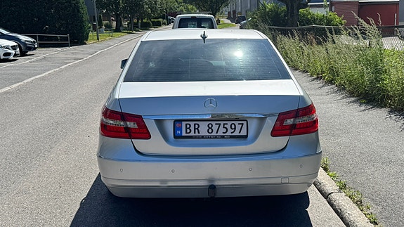 Mercedes-Benz E220 3 of 30