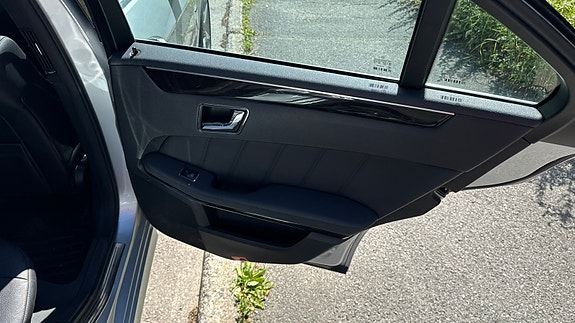 Mercedes-Benz E220 25 of 30