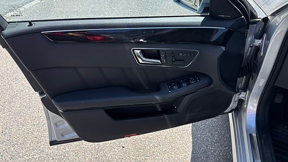 Mercedes-Benz E220 20 of 30