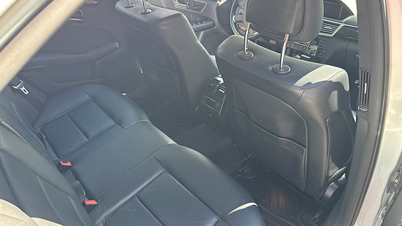 Mercedes-Benz E220 26 of 30