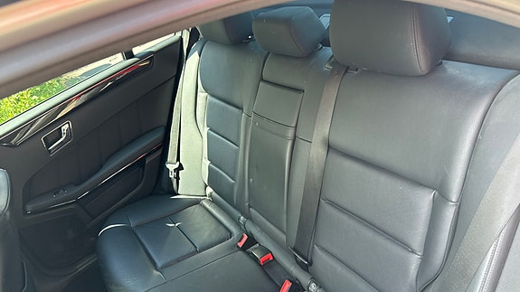 Mercedes-Benz E220 23 of 30