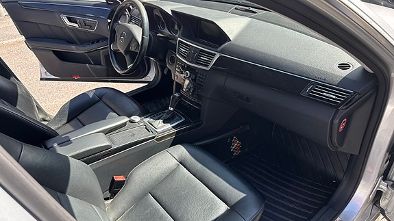 Mercedes-Benz E220 28 of 30