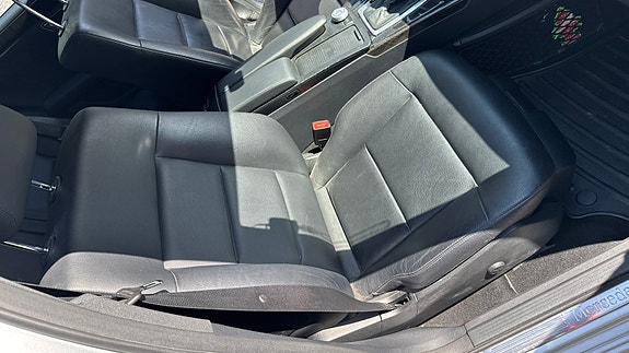 Mercedes-Benz E220 29 of 30
