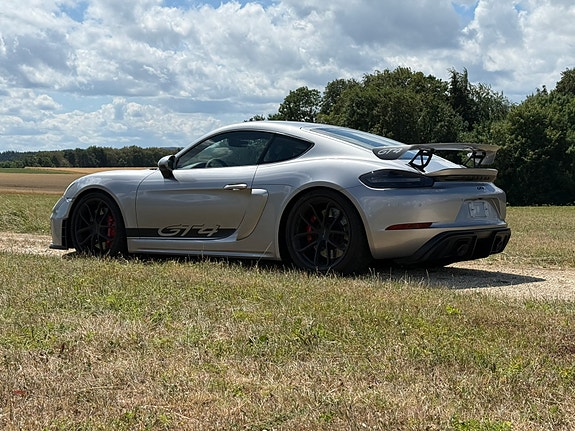 Porsche 718 Cayman GT4 Clubsport 6 of 11
