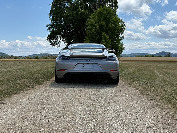 Porsche 718 Cayman GT4 Clubsport 7 of 11