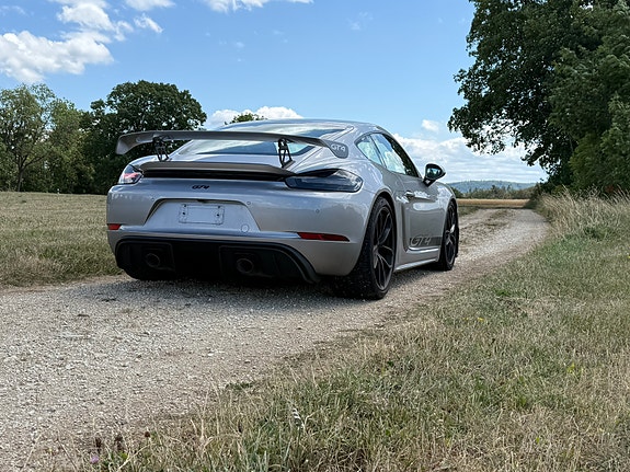Porsche 718 Cayman GT4 Clubsport 8 of 11