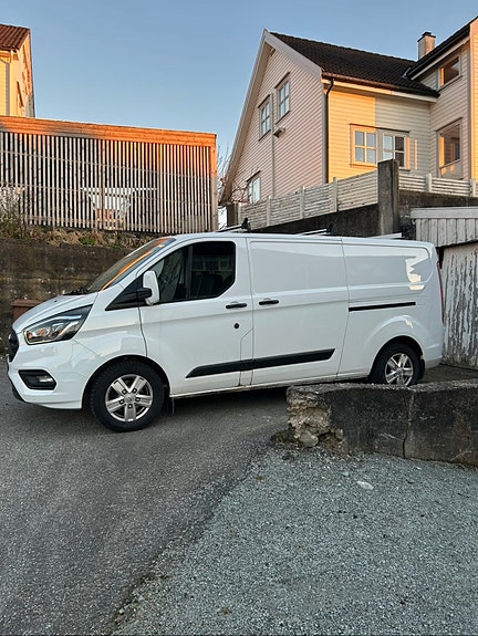 Ford Transit Custom 320L 2 of 5