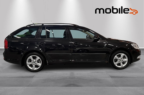 Skoda Octavia 2 of 5