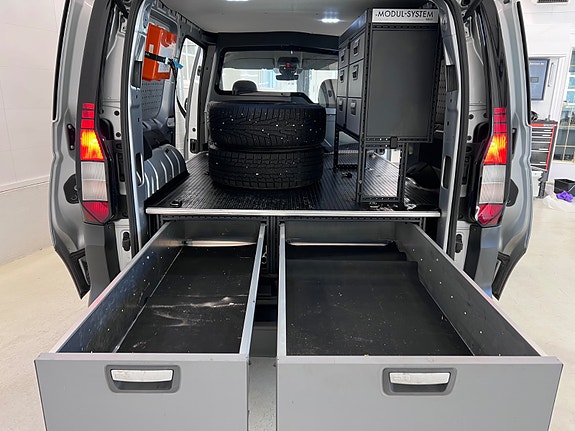 Volkswagen Caddy Maxi 16 of 30