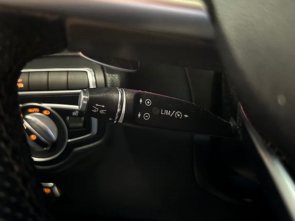 Mercedes-Benz GLC350 e 30 of 30