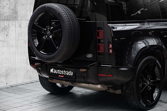 Land Rover Defender 110 5 of 5