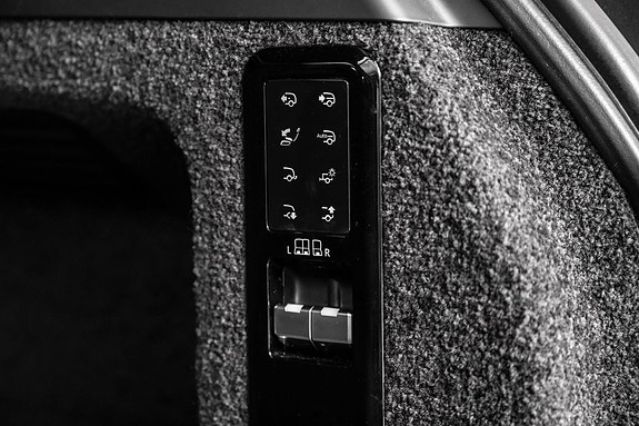 Land Rover Range Rover 30 of 30