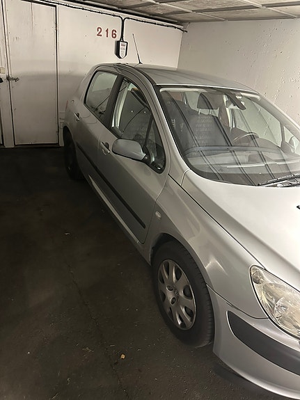 Peugeot 307 2 of 4