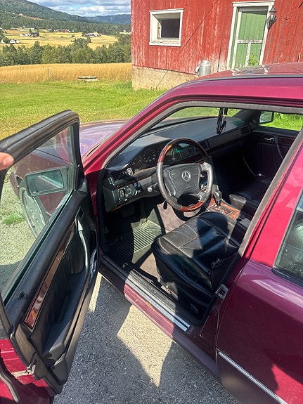 Mercedes-Benz E250 7 of 20