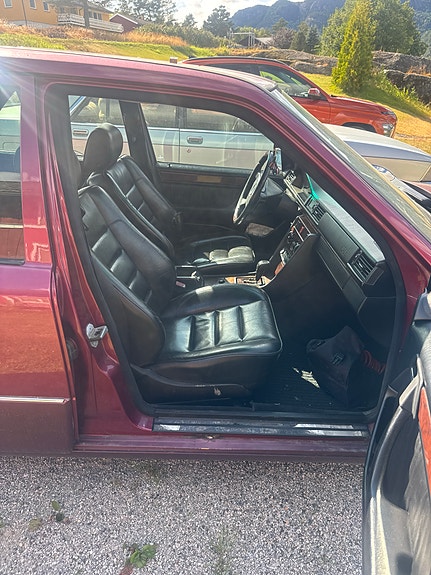 Mercedes-Benz E250 6 of 20