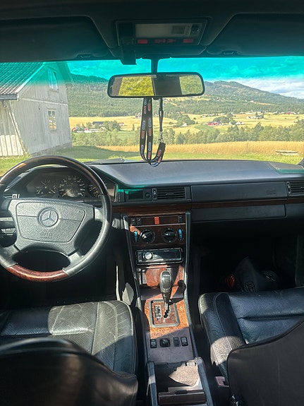 Mercedes-Benz E250 9 of 20
