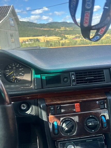 Mercedes-Benz E250 11 of 20