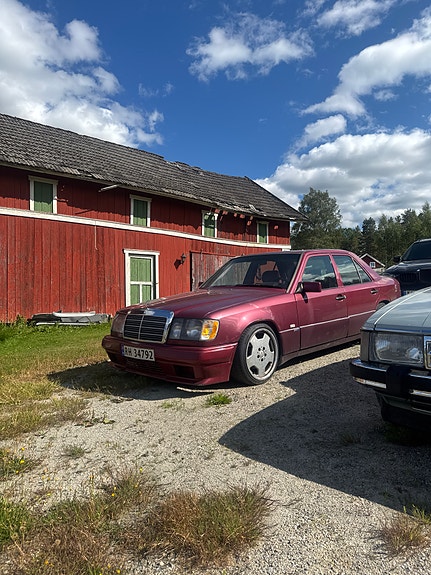 Mercedes-Benz E250 2 of 20