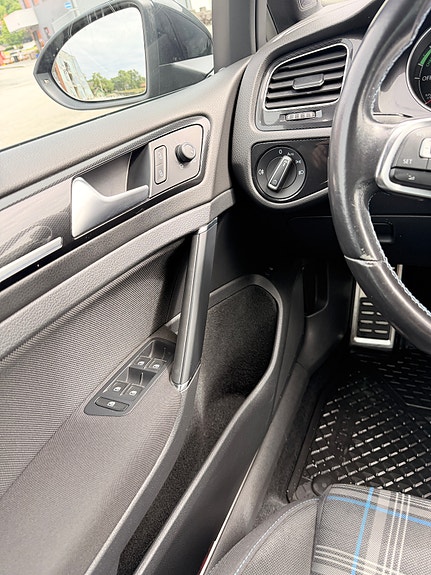 Volkswagen Golf VII 9 of 13