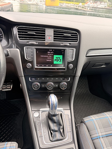 Volkswagen Golf VII 10 of 13