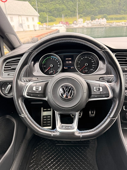 Volkswagen Golf VII 12 of 13