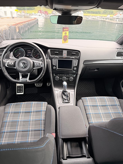 Volkswagen Golf VII 11 of 13