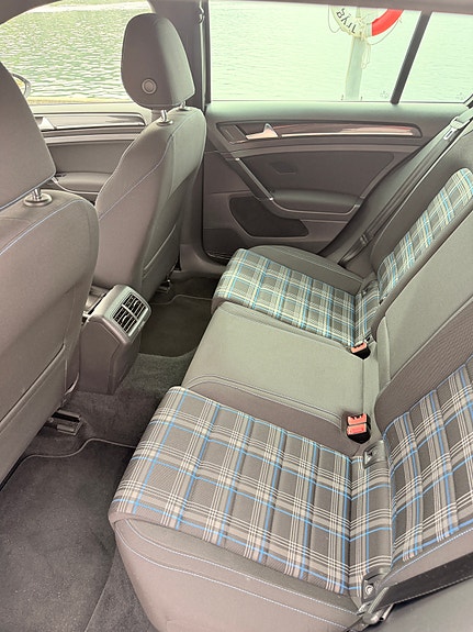 Volkswagen Golf VII 8 of 13