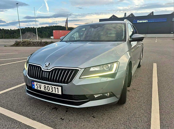 Skoda Superb 2 of 5