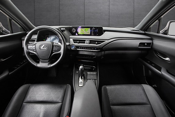 Lexus UX300e 7 of 20