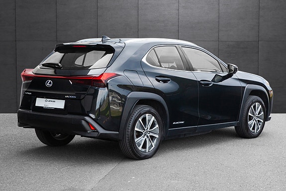 Lexus UX300e 4 of 20