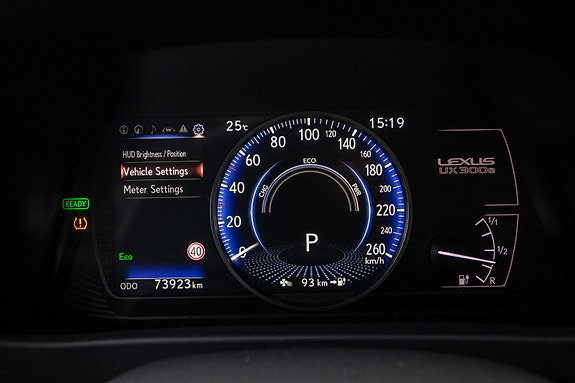 Lexus UX300e 11 of 20