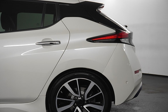 Nissan Leaf 7 of 27