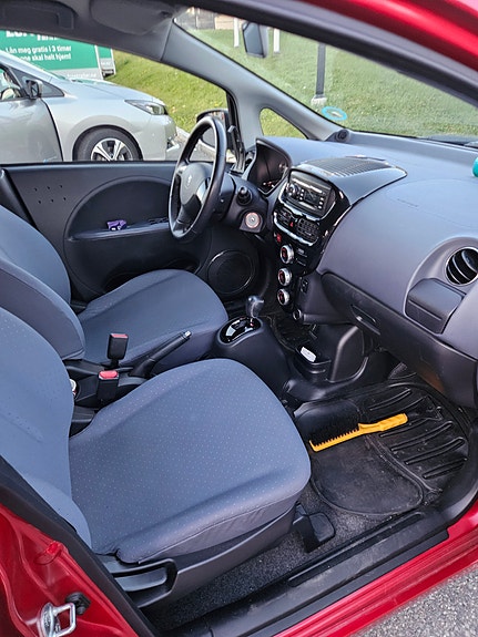Peugeot iOn 3 of 5