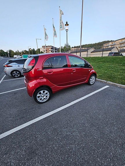 Peugeot iOn 4 of 5