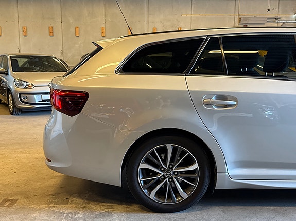 Toyota Avensis 5 of 5