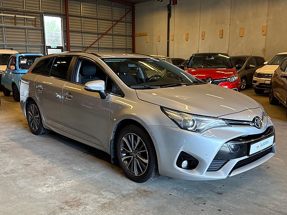 Toyota Avensis 3 of 5